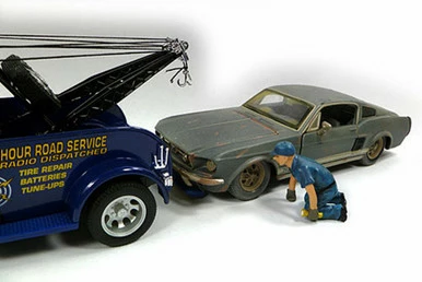 Tow Truck Driver Scott Figure, Blue - American Diorama Figurine 23905AD - 1/24 Scale 3 Tow Truck Driver Scott Figure, Blue - American Diorama Figurine 23905AD - 1/24 Scale