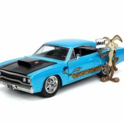 ModelToyCars 1970 Plymouth Road Runner W/Wile E. Coyote Figure, Looney Toons - Jada Toys 32038, 1/24 Diecast Car