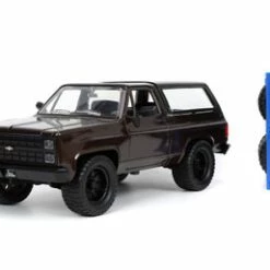 1980 Chevy Blazer With Extra Wheels, Dark Brown And Black - Jada Toys 33017/4 - 1/24 Diecast Car