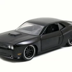 Dom's Dodge Challenger SRT8, Black - JADA Toys 97384 - 1/32 Scale Diecast Model Toy Car