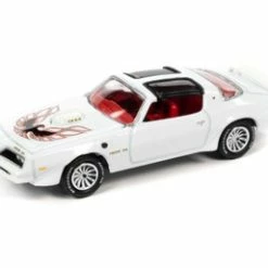 1977 Pontiac Firebird Trans Am, Cameo White - Johnny Lightning JLSP175/24B - 1/64 Scale Diecast Car