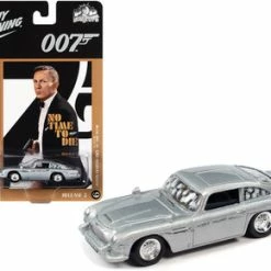 Johnny Lightning Aston Martin DB5 (Damaged Version), James Bond 007 JLSP160/24 - 1/64 Scale Diecast Model Toy Car